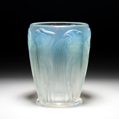 Lot 30 - RENÉ LALIQUE (FRENCH, 1860-1945), A 'DANAÏDES' VASE, DESIGNED 1926