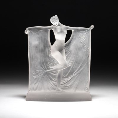 Lot 25 - RENÉ LALIQUE (FRENCH, 1860-1945), A 'SUZANNE' STATUETTE, DESIGNED 1929