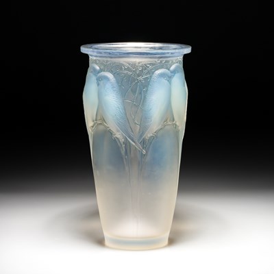 Lot 29 - RENÉ LALIQUE (FRENCH, 1860-1945), A LARGE 'CEYLAN' VASE, DESIGNED 1924