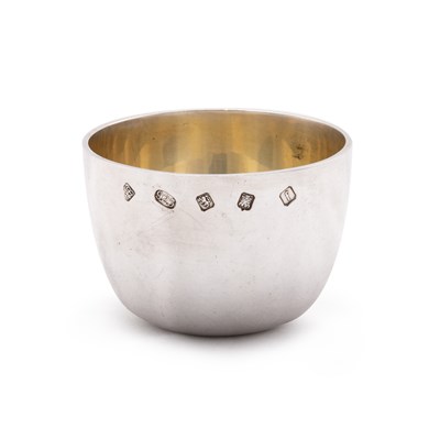 Lot 271 - A SCOTTISH SILVER TUMBLER CUP