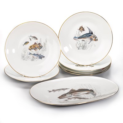 Lot 52 - RICHARD GINORI (ITALY), A FISH PATTERN DINNER SERVICE, LATE 1960S