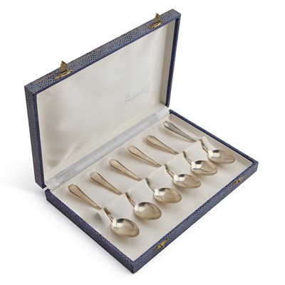 Lot 346 - A SET OF SIX ITALIAN 800 GRADE SILVER TEASPOONS