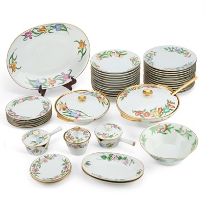 Lot 44 - AN EXTENSIVE HEINRICH DINNER SERVICE