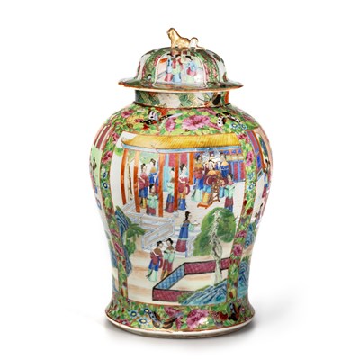 Lot 159 - A LARGE 19TH CENTURY CANTONESE FAMILLE ROSE VASE AND COVER