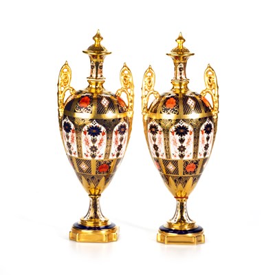 Lot 80 - A PAIR OF ROYAL CROWN DERBY IMARI VASES