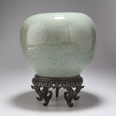 Lot 134 - A LARGE CHINESE CELADON GLAZE GUAN-TYPE JAR