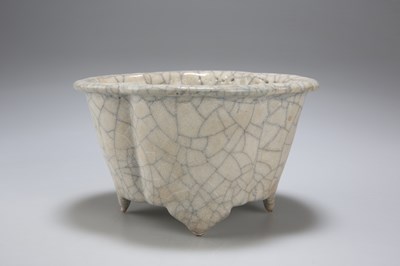 Lot 115 - A CHINESE SONG-STYLE GUAN-TYPE QUATREFOIL JARDINIÈRE