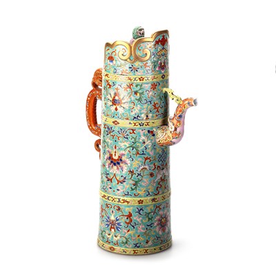 Lot 108 - A FAMILLE ROSE TURQUOISE-GROUND EWER AND COVER