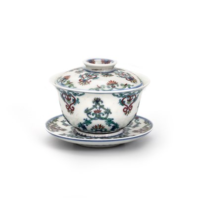 Lot 138 - A CHINESE DOUCAI TEA BOWL, COVER AND STAND