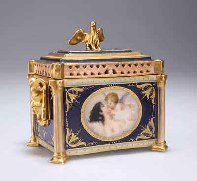 Lot 51 - A CONTINENTAL PORCELAIN CASKET, LATE 19TH CENTURY