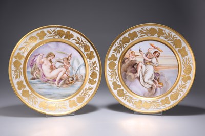 Lot 53 - A PAIR OF PARIS PORCELAIN PLATES, 19TH CENTURY
