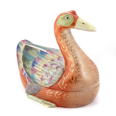Lot 168 - A PAIR OF CHINESE FAMILLE ROSE PORCELAIN 'GOOSE' TUREENS, 20TH CENTURY