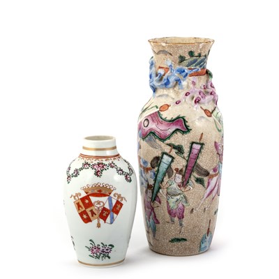 Lot 121 - A CHINESE FAMILLE ROSE CRACKLE-GLAZE VASE, 19TH CENTURY