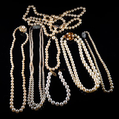 Lot 603 - A TWO STRAND CULTURED PEARL CHOKER NECKLACE