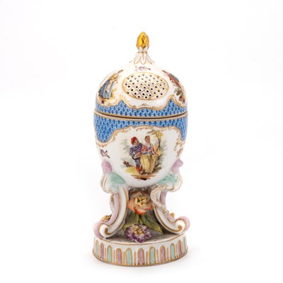 Lot 31 - A DRESDEN POT-POURRI, EARLY 20TH CENTURY