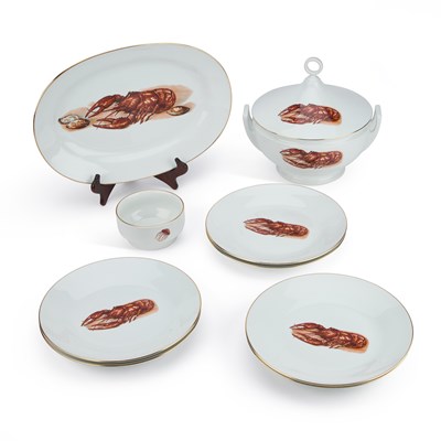 Lot 64 - RICHARD GINORI (ITALY), A LOBSTER PATTERN DINNER SERVICE