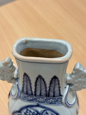 Lot 153 - A CHINESE BLUE AND WHITE VASE