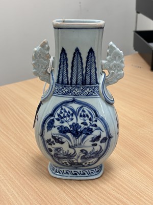 Lot 153 - A CHINESE BLUE AND WHITE VASE