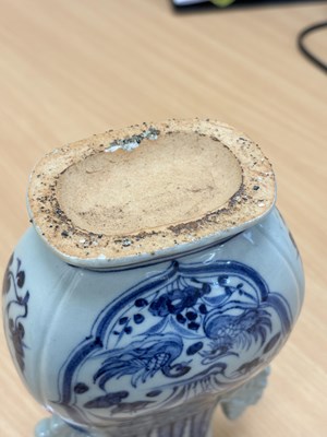 Lot 153 - A CHINESE BLUE AND WHITE VASE