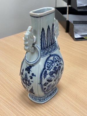 Lot 153 - A CHINESE BLUE AND WHITE VASE