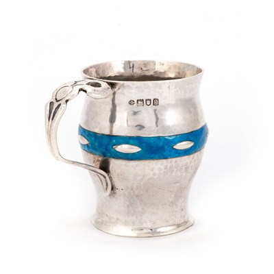 Lot 291 - AN ARTS AND CRAFTS SILVER AND ENAMEL MUG