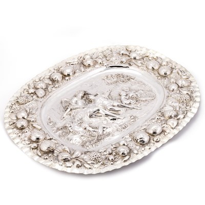 Lot 321 - A GERMAN HISTORICIST SILVER SIDEBOARD DISH