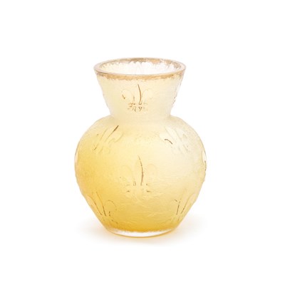 Lot 11 - A DAUM NANCY MINIATURE GLASS VASE