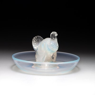 Lot 28 - RENÉ LALIQUE (FRENCH, 1860-1945), A 'DINDON' CENDRIER, DESIGNED 1925