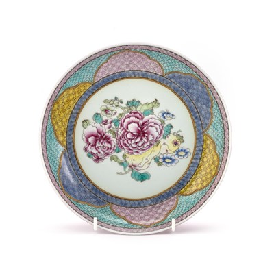 Lot 151 - A CHINESE FAMILLE ROSE RUBY-BACK DISH