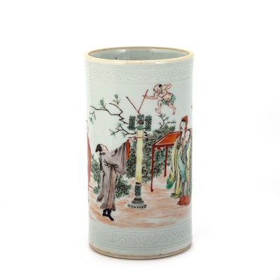 Lot 186 - A CHINESE FAMILLE VERTE BRUSH POT