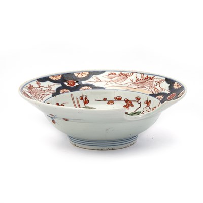 Lot 132 - A JAPANESE IMARI BARBER'S OR SHAVING BOWL, EDP PERIOD, CIRCA 1700