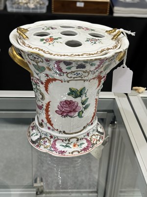 Lot 150 - A PAIR OF CHINESE PORCELAIN BOUGH POTS AND COVERS, CIRCA 1760, QIANLONG PERIOD