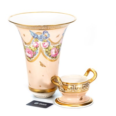 Lot 61 - A RARE DERBY VASE AND STAND, PAINTED IN THE MANNER OF DANIEL LUCAS, CIRCA 1810