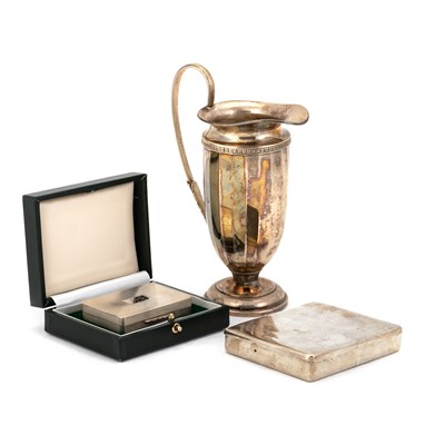 Lot 392 - AN ELIZABETH II SILVER SNUFF BOX