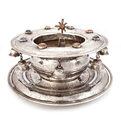 Lot 274 - AN SPANISH SILVER BOWL ON STAND
