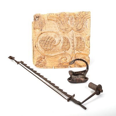 Lot 254 - A CARVED OAK PANEL, LATE 17TH/ EARLY 18TH CENTURY