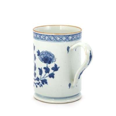 Lot 96 - AN 18TH CENTURY CHINESE BLUE AND WHITE TANKARD