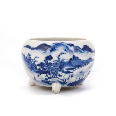 Lot 172 - A CHINESE BLUE AND WHITE CENSER