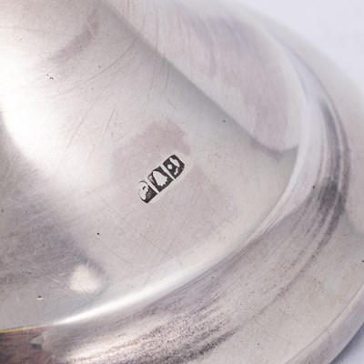 Lot 294 - AN EGYPTIAN SILVER GOBLET