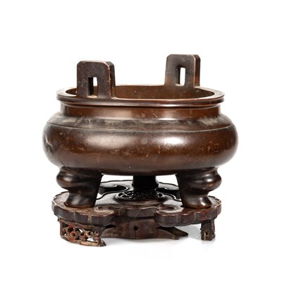 Lot 217 - A LARGE CHINESE BRONZE TRIPOD CENSER