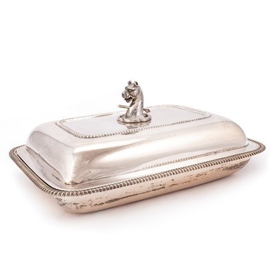 Lot 508 - A PAIR OF GEORGE III SILVER ENTREE DISHES AND COVERS