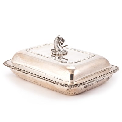 Lot 508 - A PAIR OF GEORGE III SILVER ENTREE DISHES AND COVERS