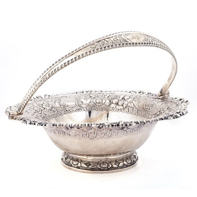 Lot 383 - A GEORGE III IRISH SILVER CAKE BASKET