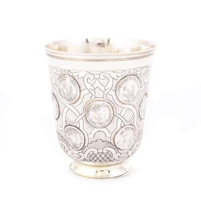 Lot 359 - AN 18TH CENTURY GERMAN SILVER COIN BEAKER