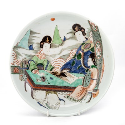Lot 167 - A LARGE CHINESE FAMILLE VERTE 'LADIES' DISH