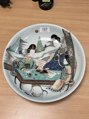 Lot 167 - A LARGE CHINESE FAMILLE VERTE 'LADIES' DISH