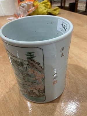 Lot 142 - A CHINESE FAMILLE VERTE BRUSH POT