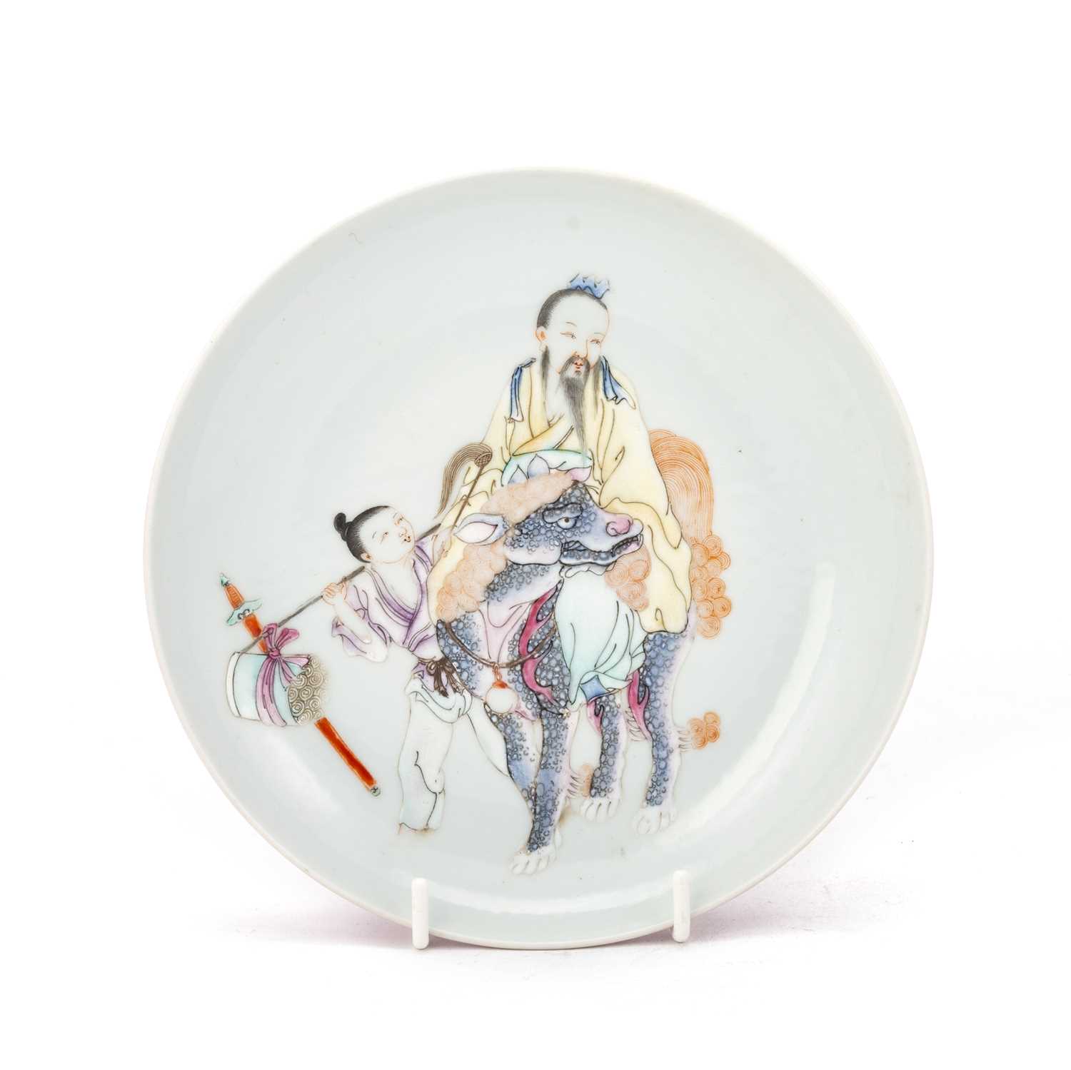 Lot 136 - A CHINESE RUBY-BACK SAUCER DISH