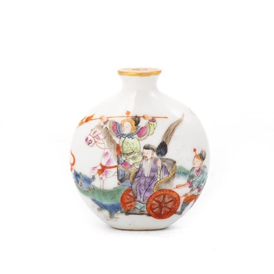 Lot 169 - A CHINESE FAMILLE ROSE SNUFF BOTTLE