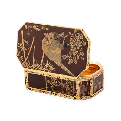 Lot 548 - A FINE FRENCH GOLD-MOUNTED, ENAMEL AND JAPANESE LACQUER BOX, POSSIBLY BY JEAN DUCROLLAY